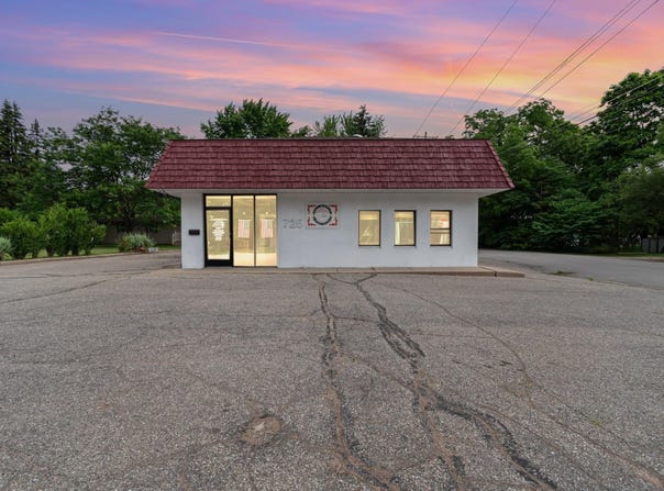 725 E Center, Ithaca, MI 48847