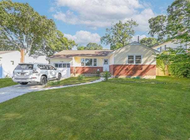 70 Farmers Avenue, Bethpage, NY 11714