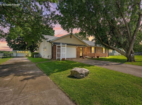 800 E Prairie Lane, Ash Grove, MO 65604