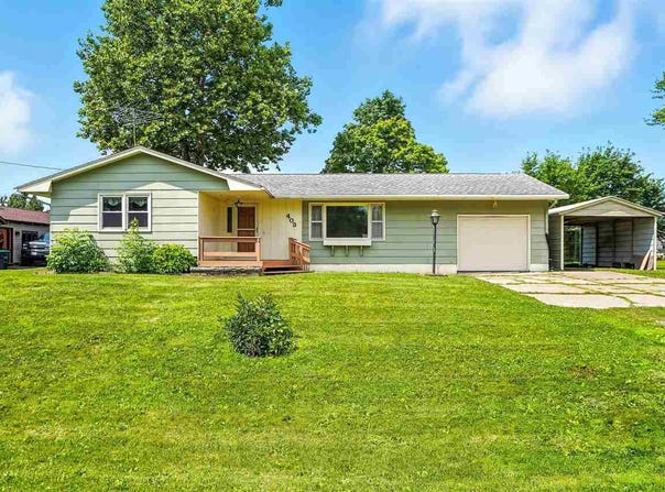 403 Flat Iron Dr, ColumbusJunction, IA 52738
