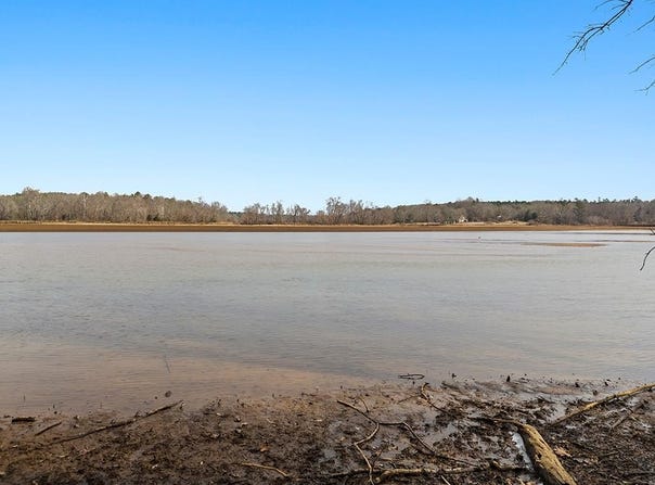 429 Terrapin Pointe Rd, Hodges, SC 29653