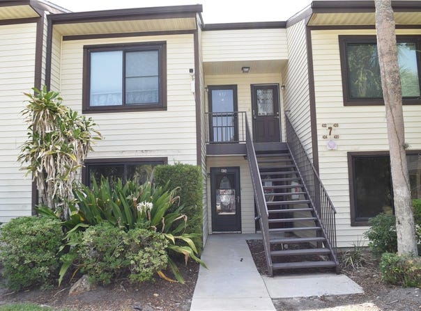 420 MOORINGS COVE DRIVE, TARPON SPRINGS, FL 34689
