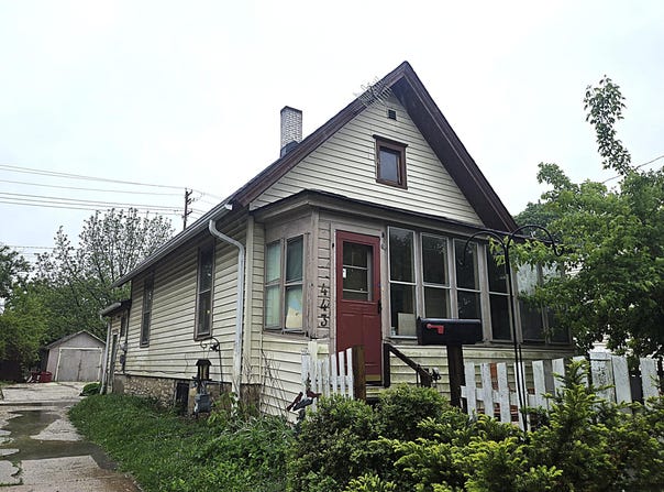 443 Dunbar Ave, Waukesha, WI 53186