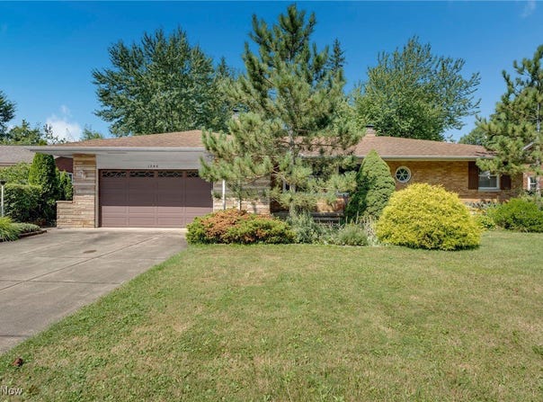 1848 Dunellon Drive, Lyndhurst, OH 44124