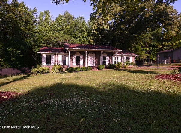 265 Windsor Dr, Alexander City, AL 35010
