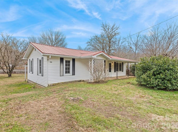 1124 Skyland Drive, Sylva, NC 28779