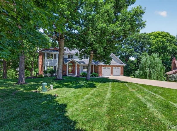 4 Woodford Place, St Charles, MO 63301