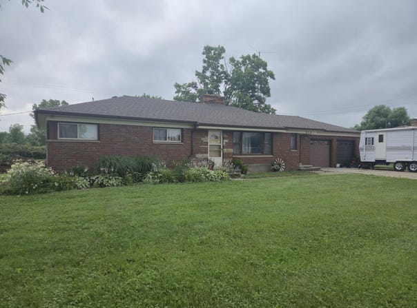 475 riley center, Riley, MI 48041