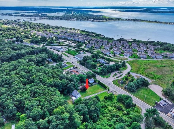 896 Main Road, Tiverton, RI 02878