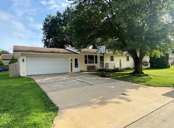 415 SW 10th Street, Independence, IA 50644