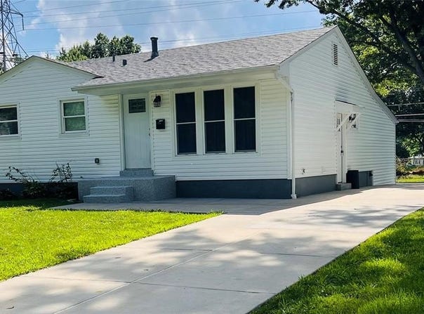 215 S Saint Jacques Street, Florissant, MO 63031