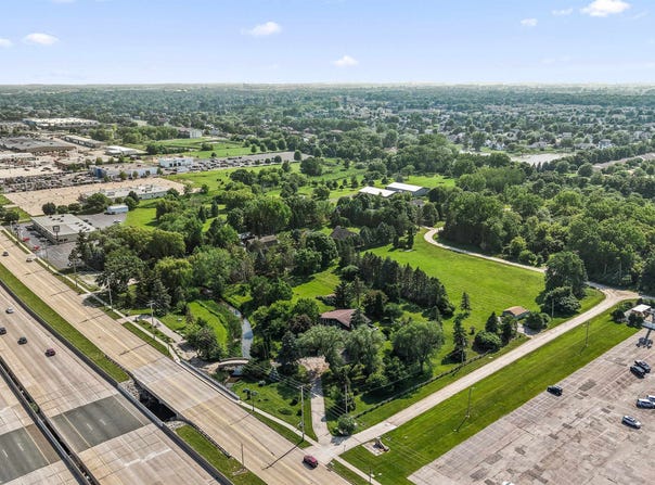 765 N WASHBURN Street, OSHKOSH, WI 54904-7721