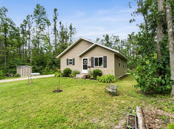 3446 Coolwater Avenue, Johannesburg, MI 49751