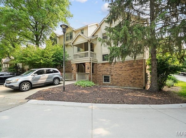 12958 Bryce Canyon Drive, Maryland Heights, MO 63043