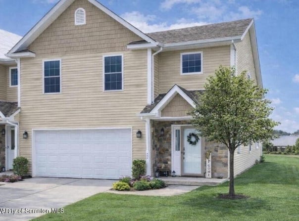 233 Shadow Wood Circle, Archbald, PA 18403