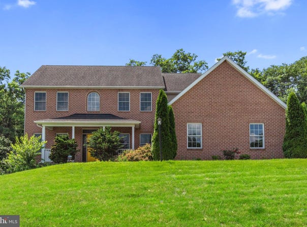 1852 CARRERA DRIVE, CHAMBERSBURG, PA 17202