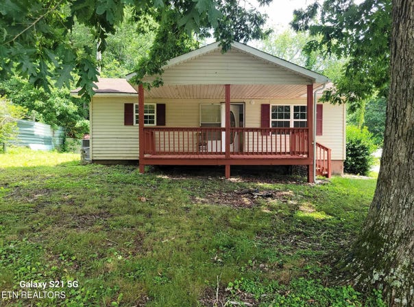 621 Phillips Flats Rd, Oneida, TN 37841