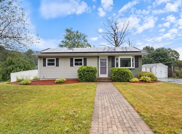 2 Heather Drive, Hooksett, NH 03106
