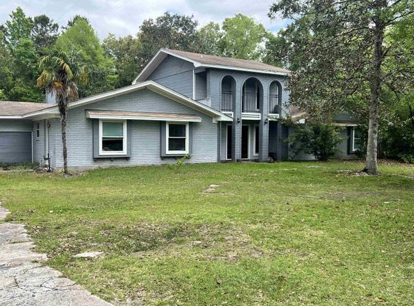 1900 J P White Drive, Silsbee, TX 77656