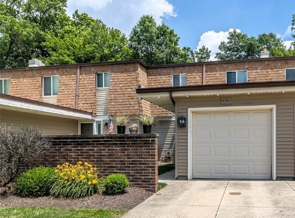 9301 Sussex Drive, Olmsted Falls, OH 44138
