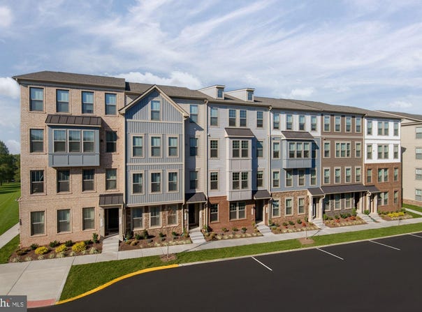 1105B DABNEY Drive, MANASSAS PARK, VA 20111