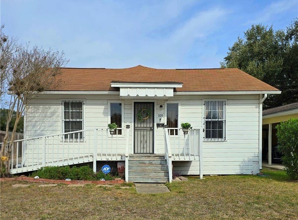 1105 E 5th Street, Alice, TX 78332