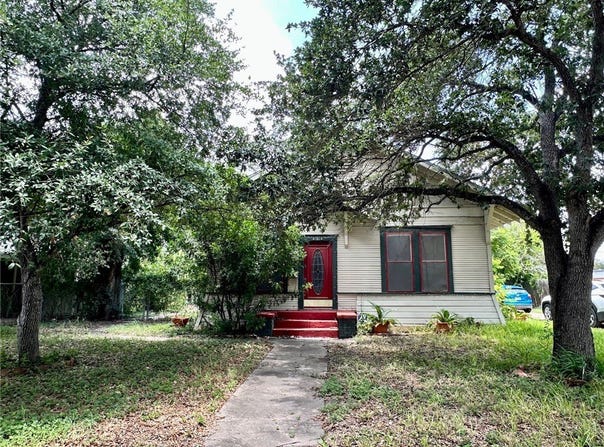 518 E Kenedy Avenue, Kingsville, TX 78363
