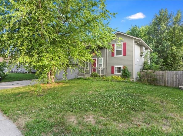 1104 N Viking Drive, Independence, MO 64056