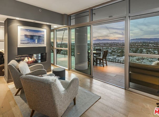 13700 Marina Pointe Dr, Marina Del Rey, CA 90292