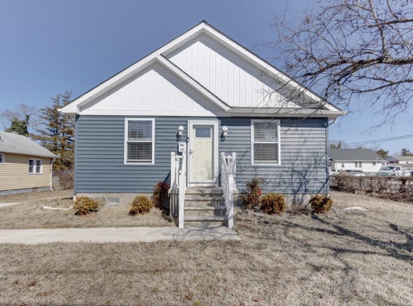 402 W Bayview Ave, Pleasantville, NJ 08232