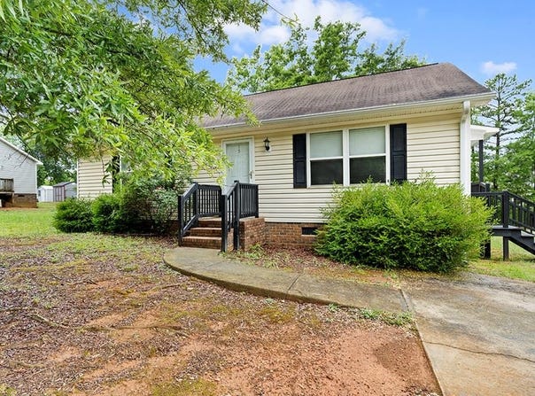 15 Saluda Street, Honea Path, SC 29654