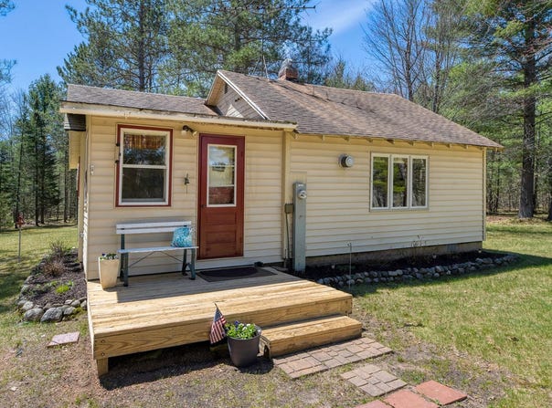 2814 PICKEREL LAKE RD, Eagle River, WI 54521