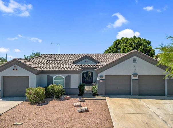 5529 E HOLMES Avenue, Mesa, AZ 85206