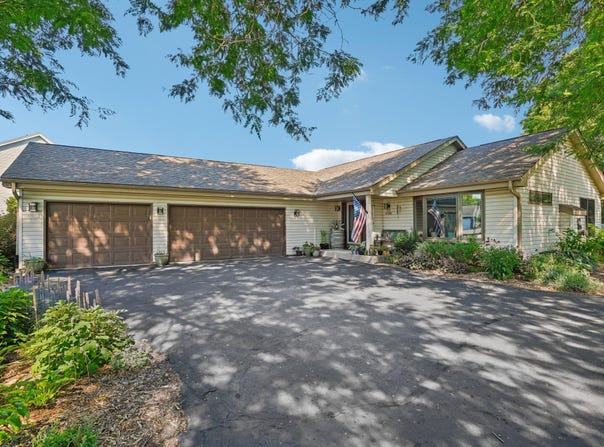 S73w14180 Woods Rd, Muskego, WI 53150