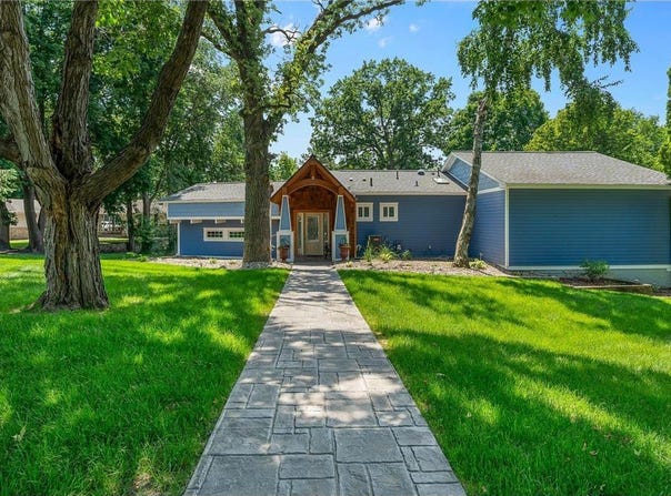 10727 Braewood Circle, Bloomington, MN 55437