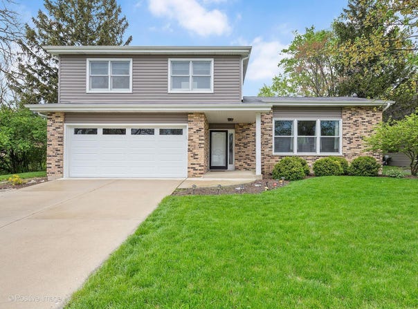 1320 Oak Hill Road, Downers Grove, IL 60515