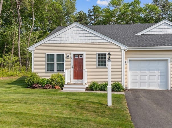 9 Tupper Hill Rd, Plymouth, MA 02360
