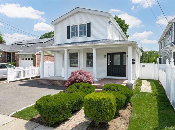 1735 Washington Avenue, Seaford, NY 11783