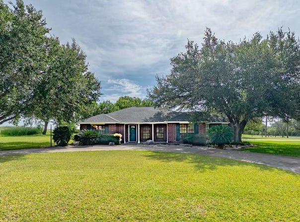 10416 Seventh St, Pettus, TX 78146