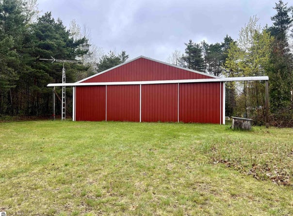 1163 S TAXIWAY ECHO, LAKE CITY, MI 49651