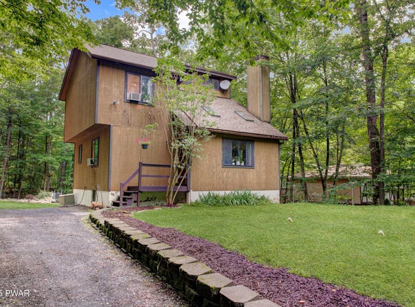 1321 Pocono Mountain Lake Drive, Bushkill, PA 18324
