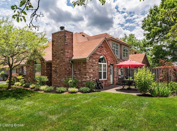 9318 Springmont Pl, Louisville, KY 40241