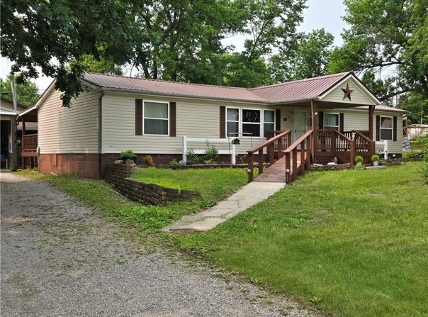423 Elm Street, Mound City, KS 66056