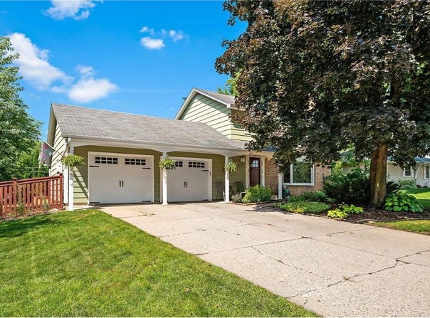 8293 Hyde Court S, Cottage Grove, MN 55016