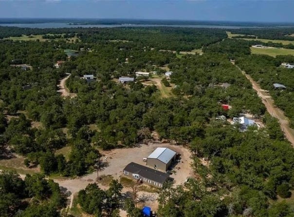 100 Patriots Place, Somerville, TX 77879