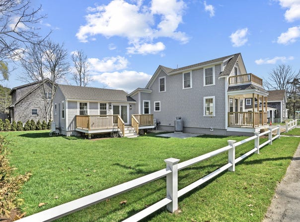 33 Vineyard Avenue, Oak Bluffs, MA 02557