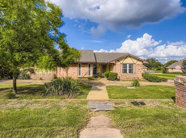 107 San Medina Lane, Joshua, TX 76058