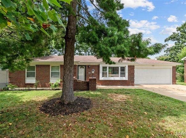 117 Sir Moss Lane, Fenton, MO 63026