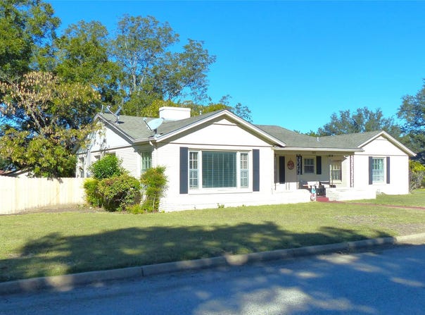 1031 11th, Brady, TX 76825
