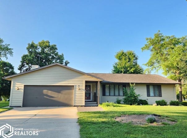 9 Asbury Place, Mason City, IA 50401